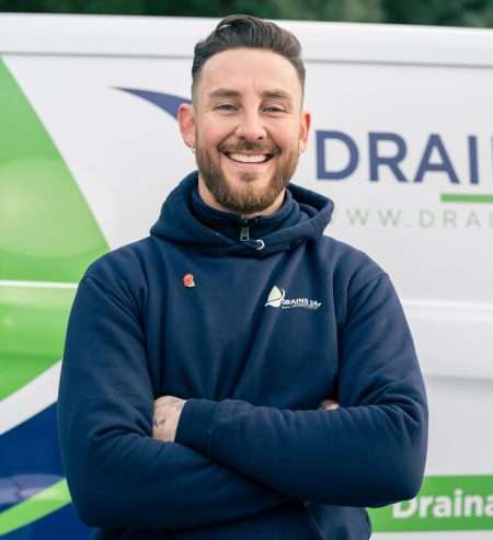 Oliver, founder and drainage engineer at Twickenham Drains24